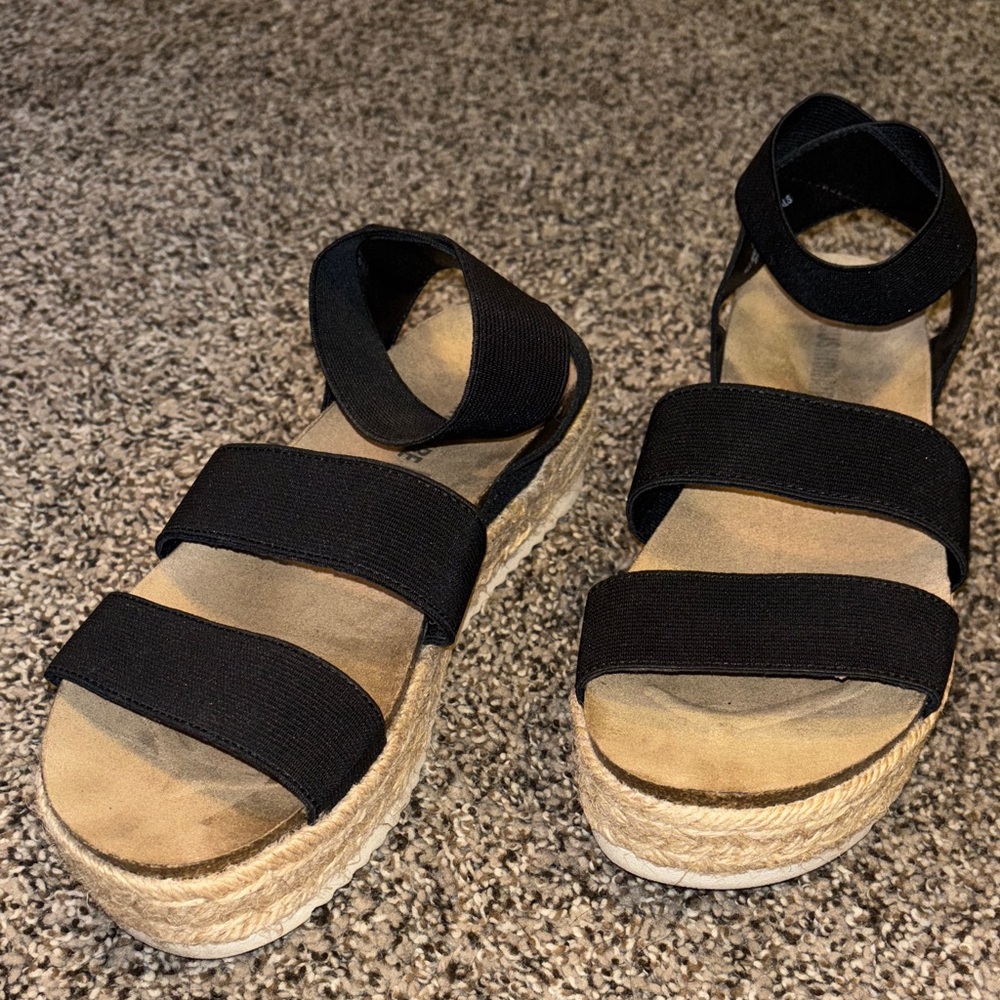 Women’s Black Sandals - Picture 3 of 4